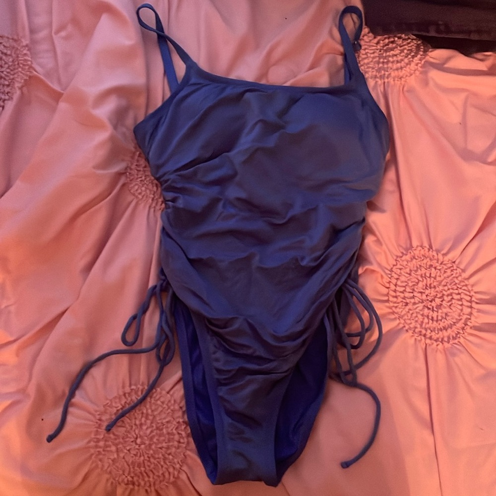 One piece, ties up the sides.